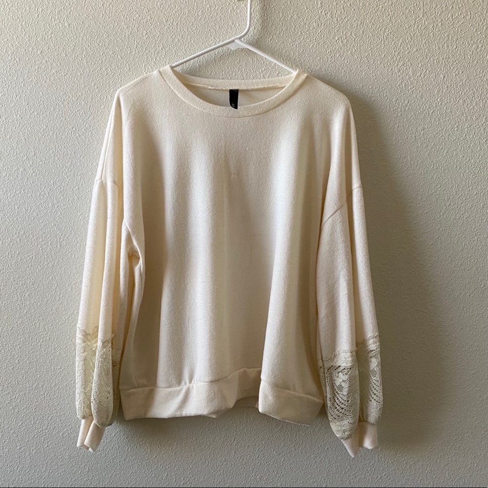 NWOT Francesca’s Sweater